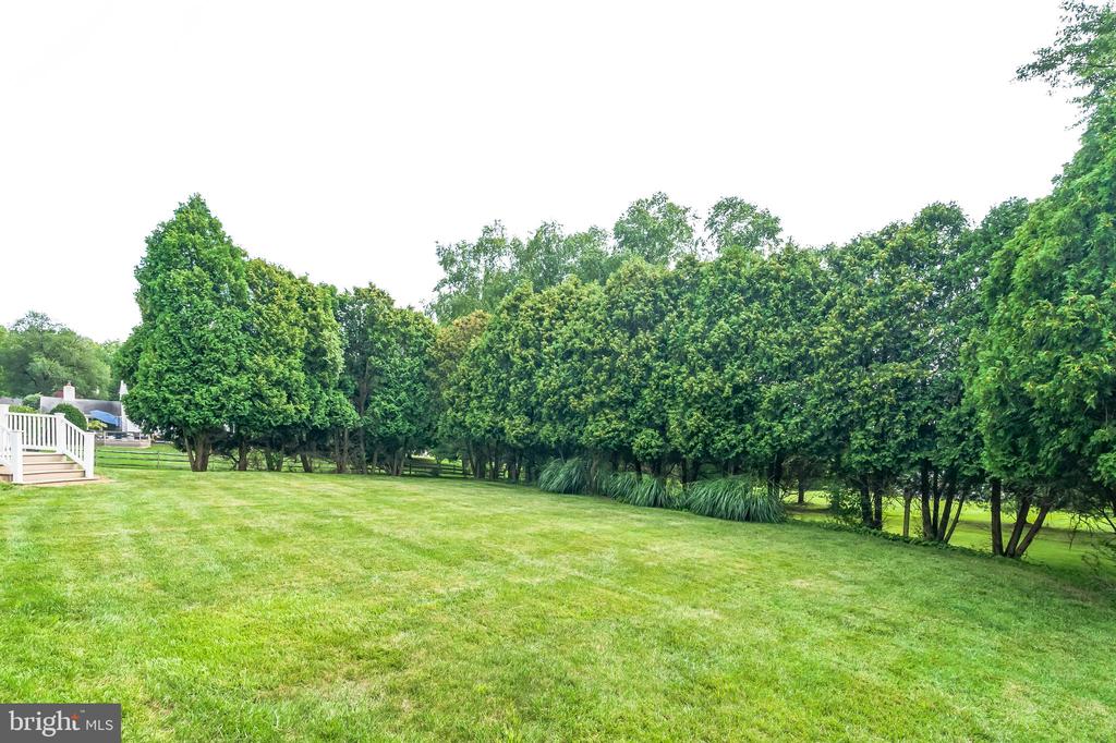 606 LONDONDERRY DRIVE