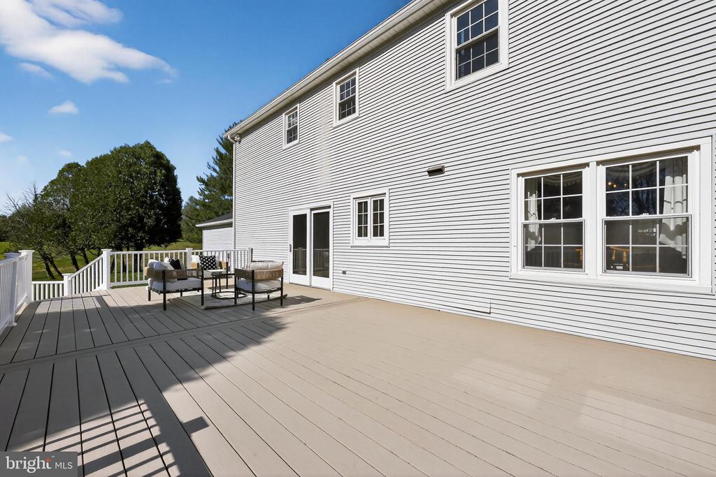606 LONDONDERRY DRIVE