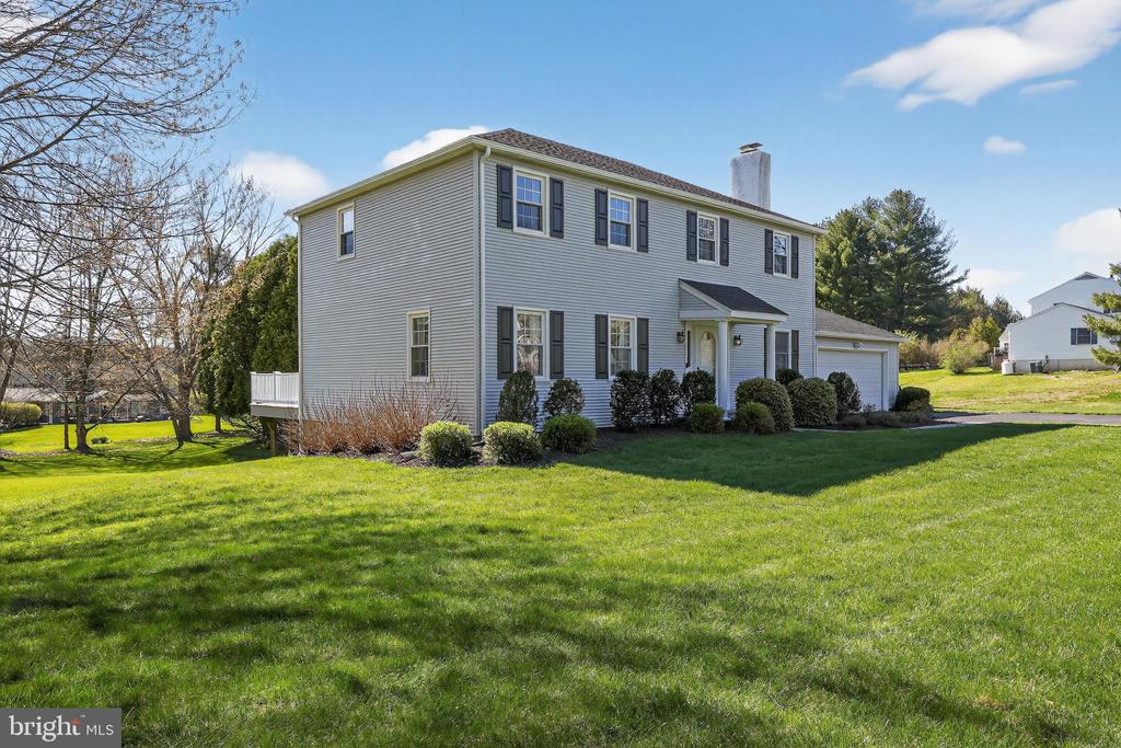 606 LONDONDERRY DRIVE
