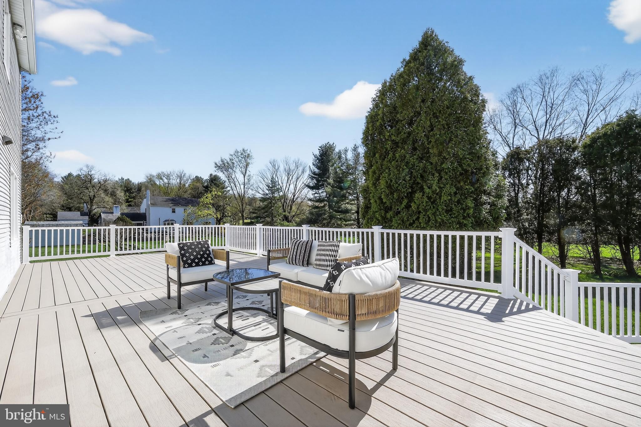 606 LONDONDERRY DRIVE