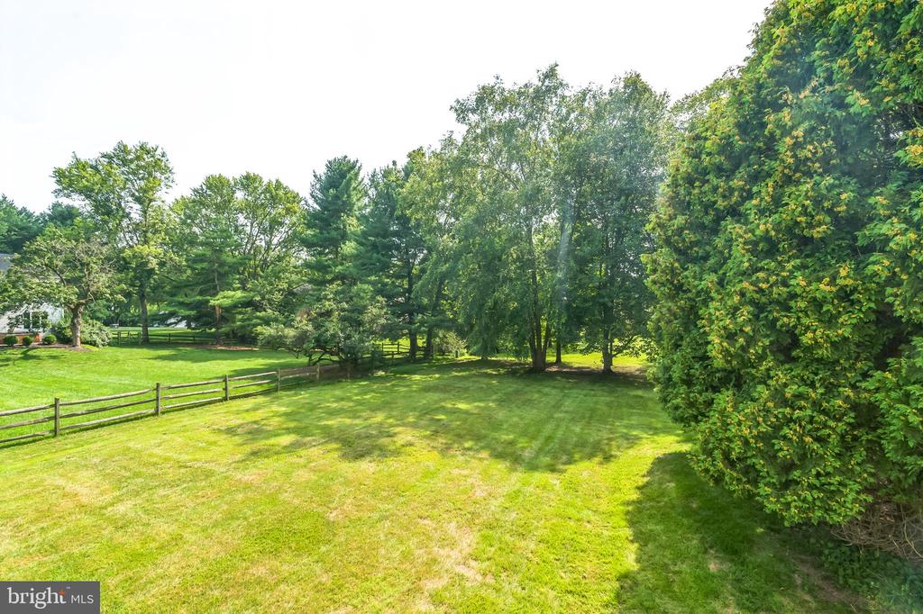 606 LONDONDERRY DRIVE