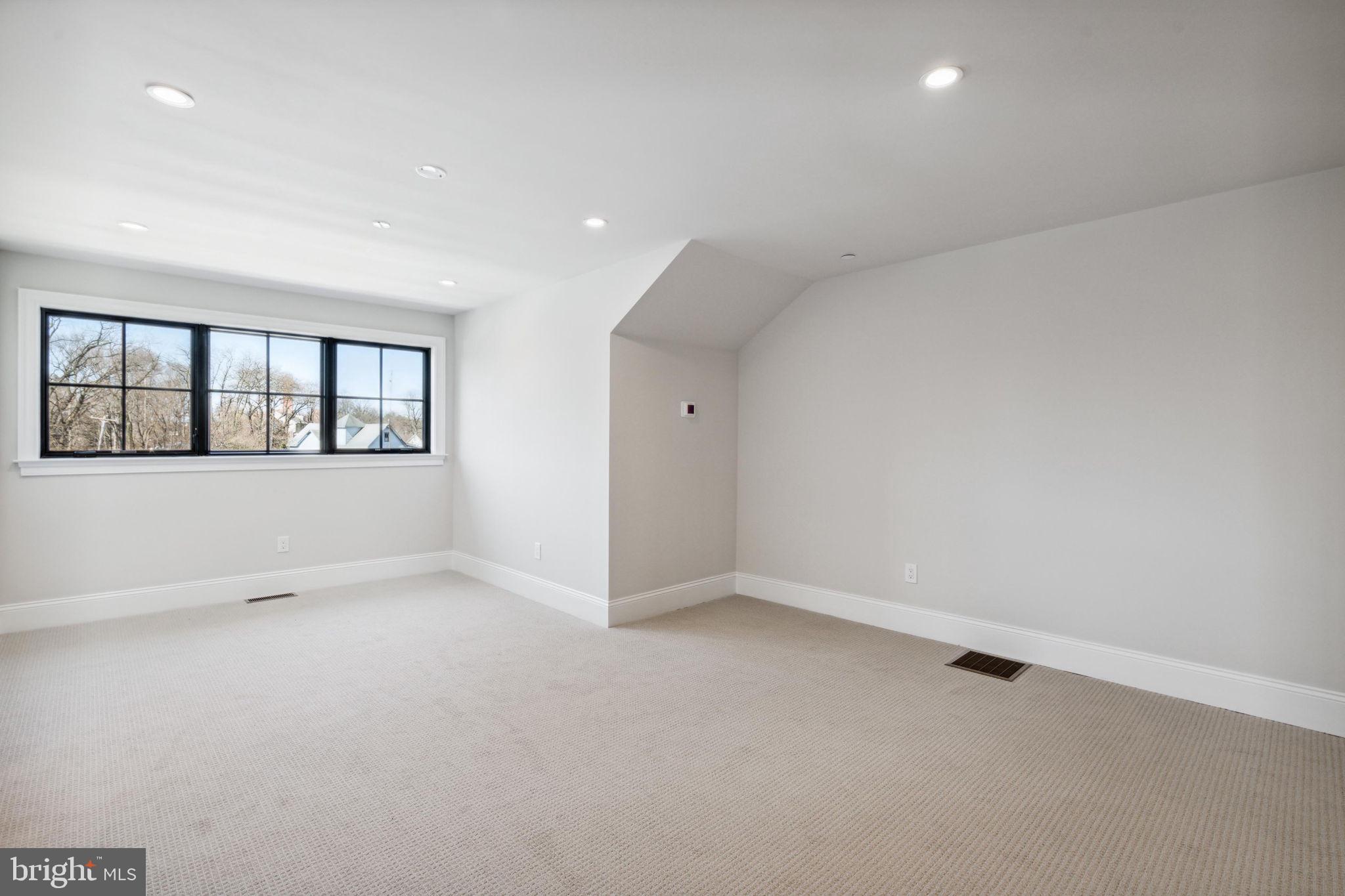 206F N Aberdeen Ave Ave