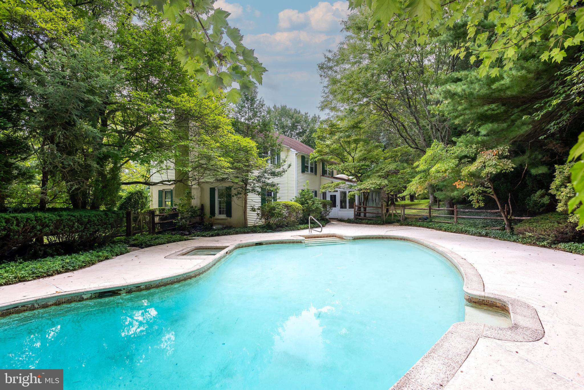 500 Fox Run LANE