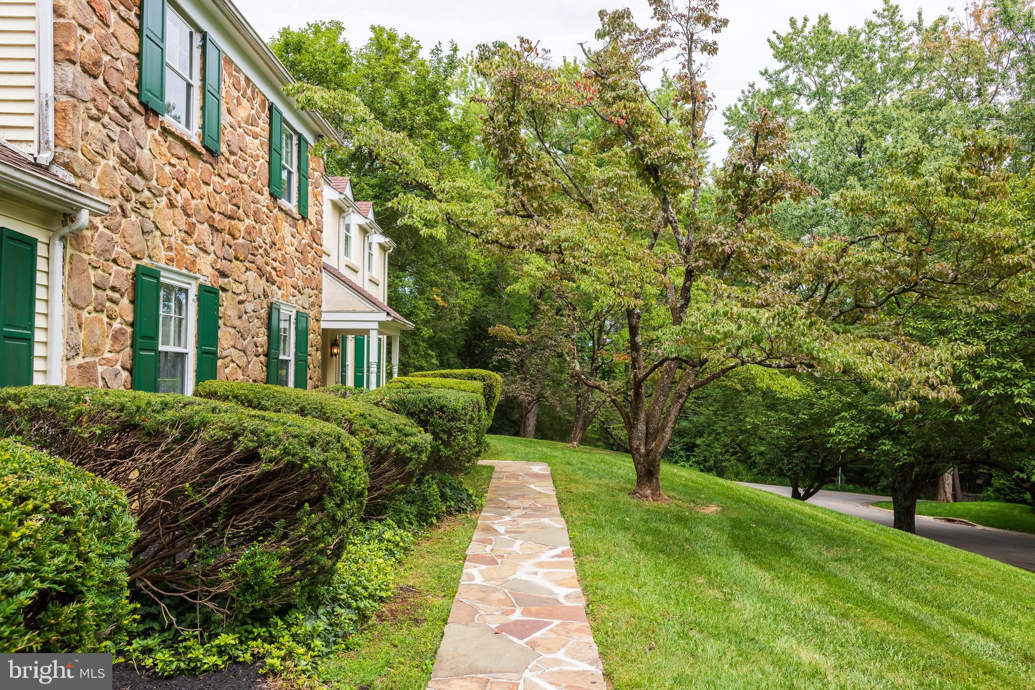 500 Fox Run LANE