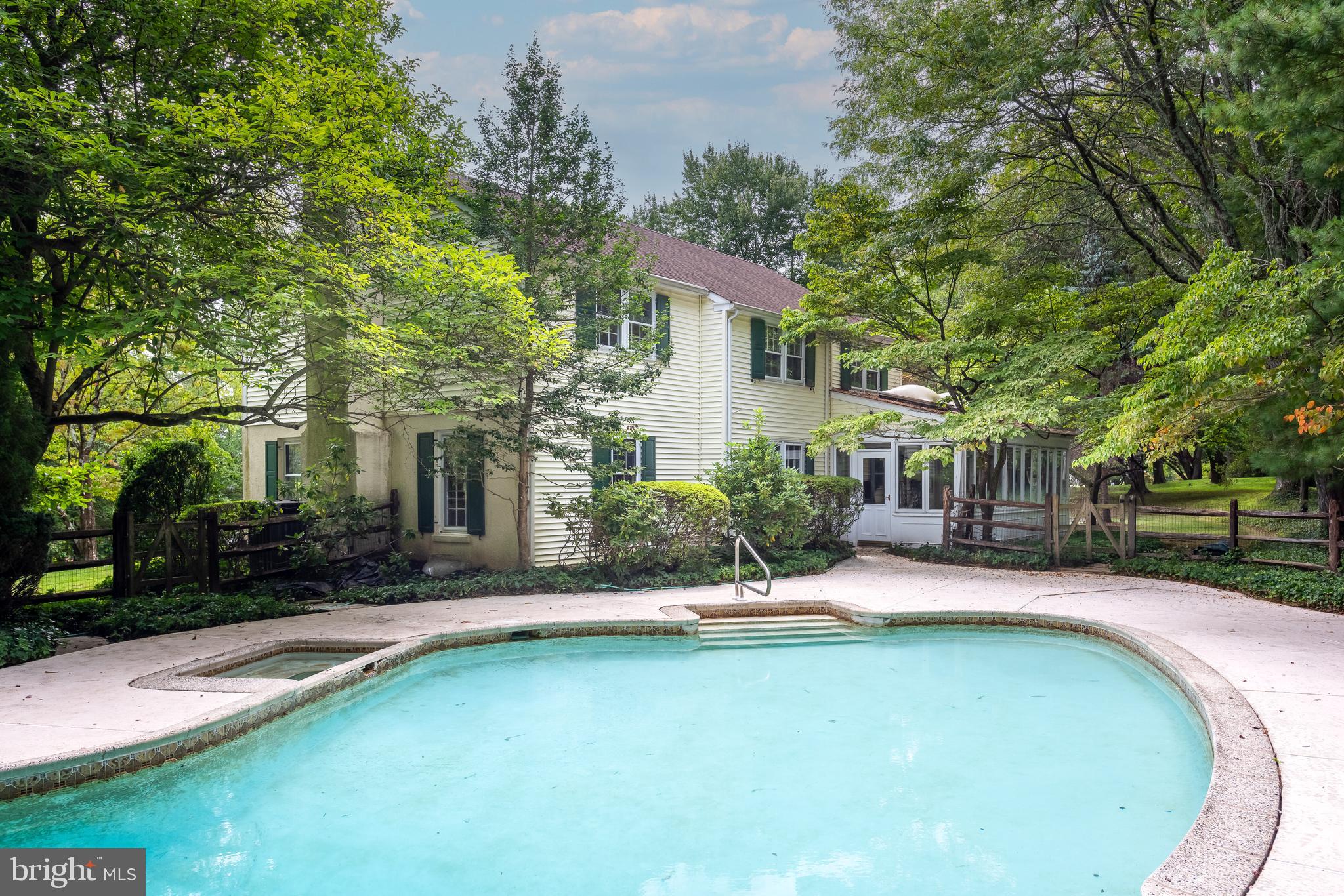 500 Fox Run LANE
