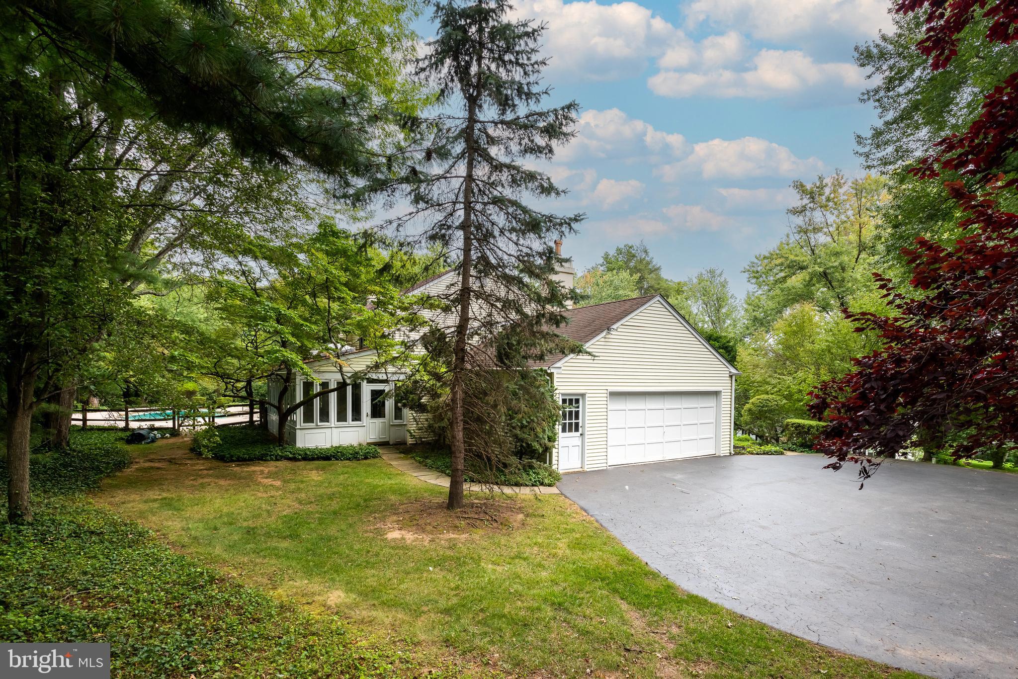 500 Fox Run LANE