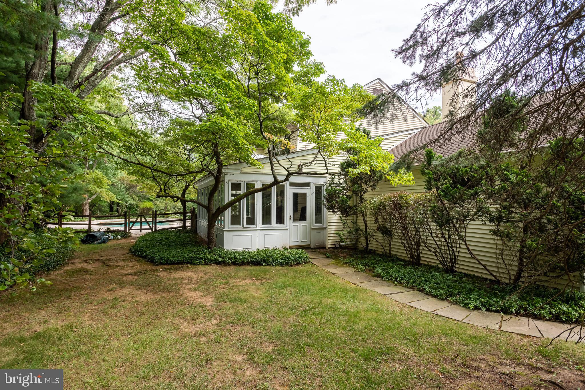 500 Fox Run LANE