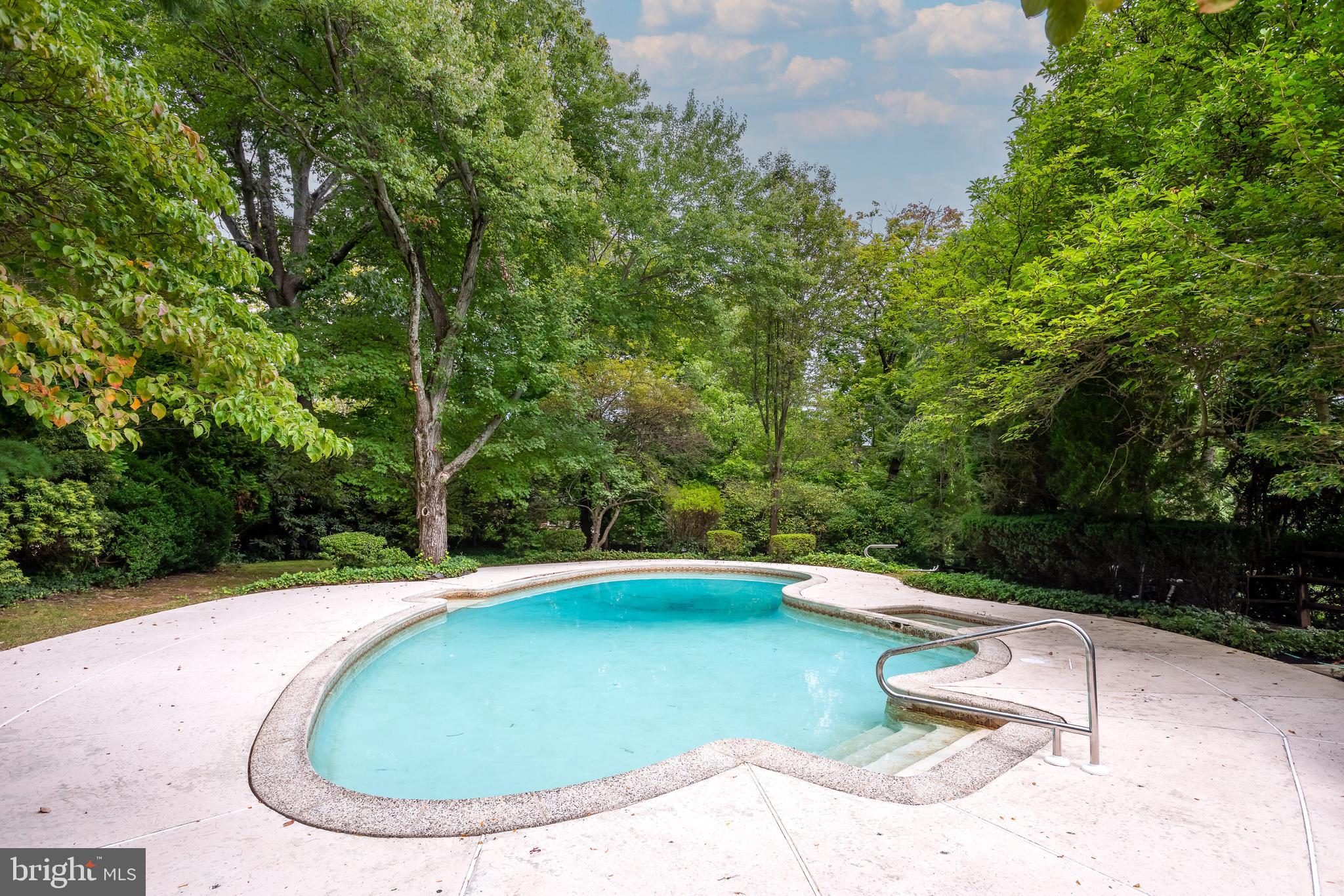 500 Fox Run LANE