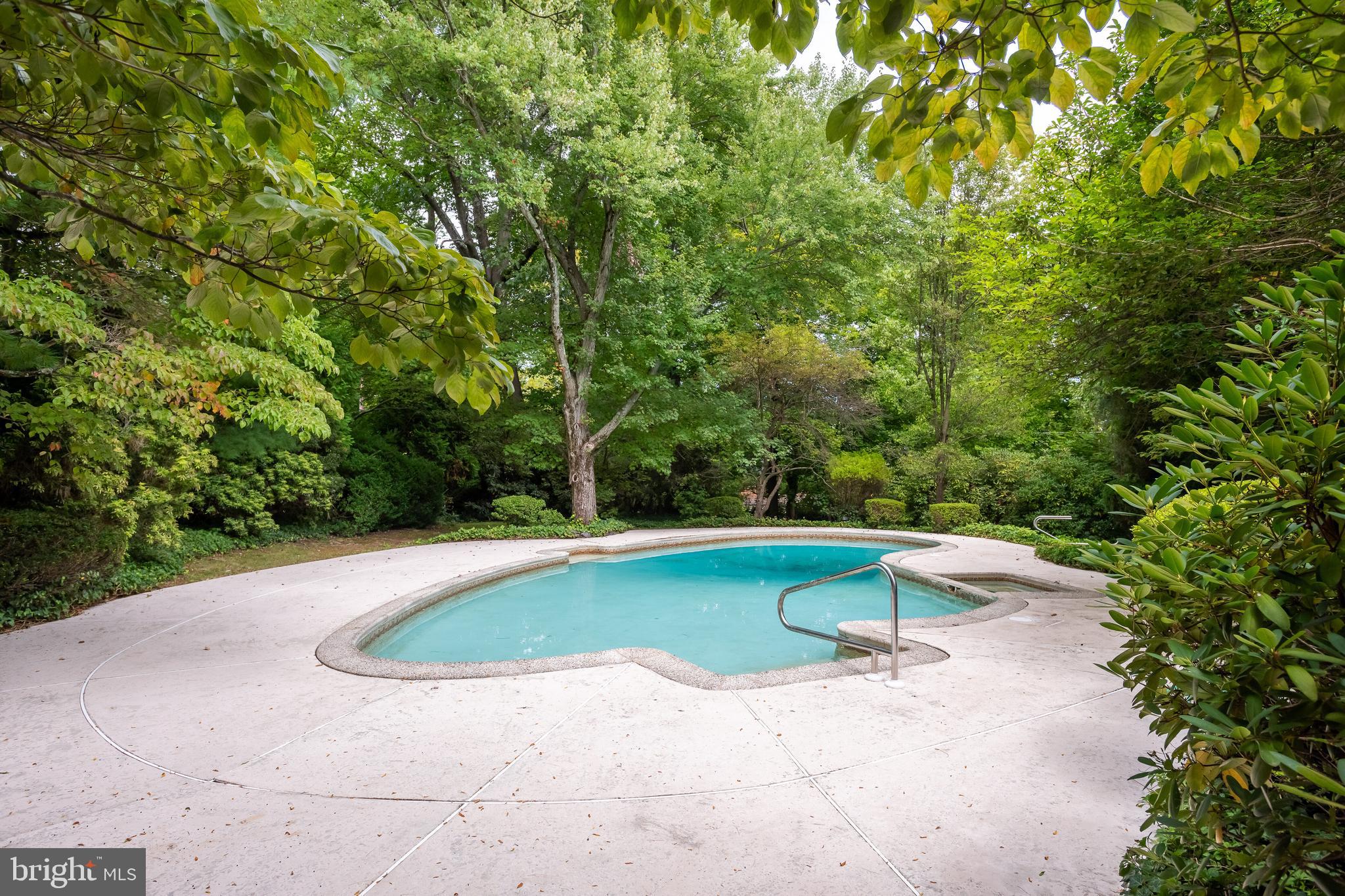 500 Fox Run LANE