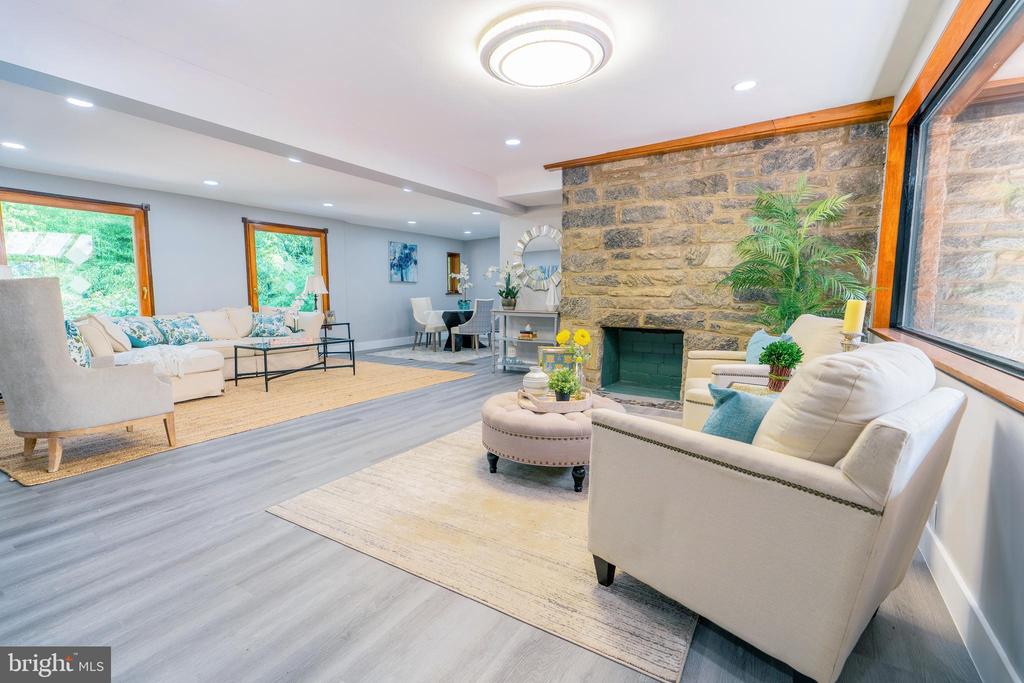 5 Foxwood Ln