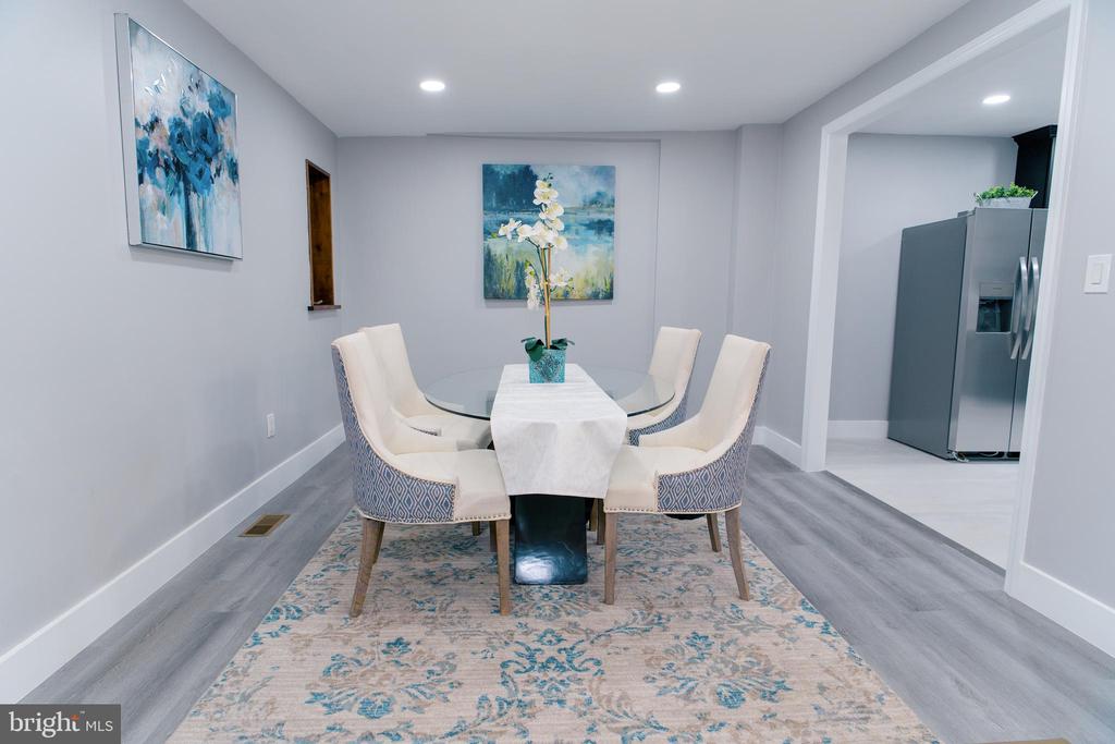 5 Foxwood Ln