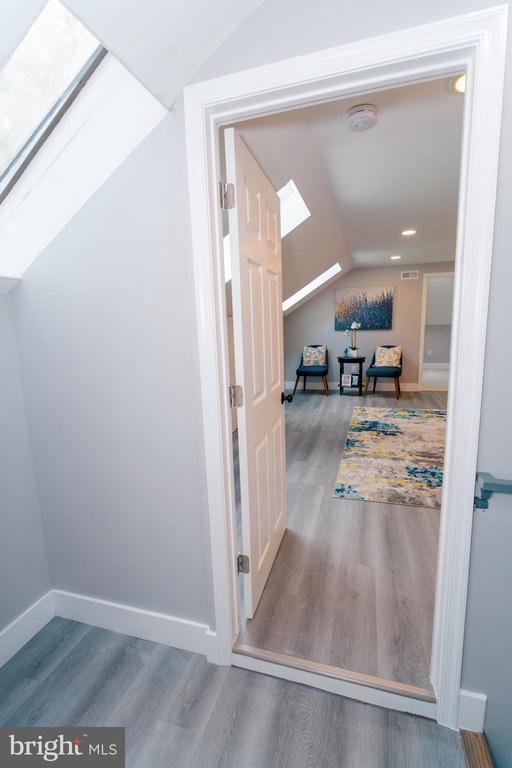 5 Foxwood Ln