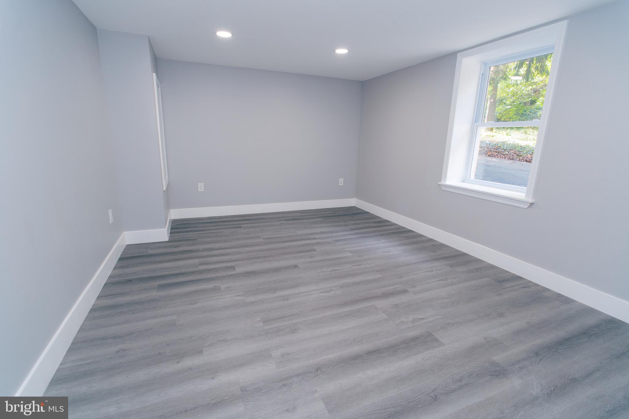 5 Foxwood Ln