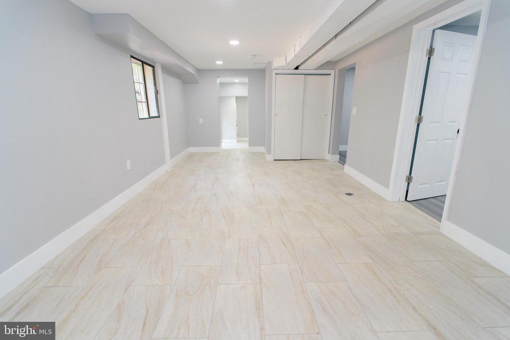 5 Foxwood Ln
