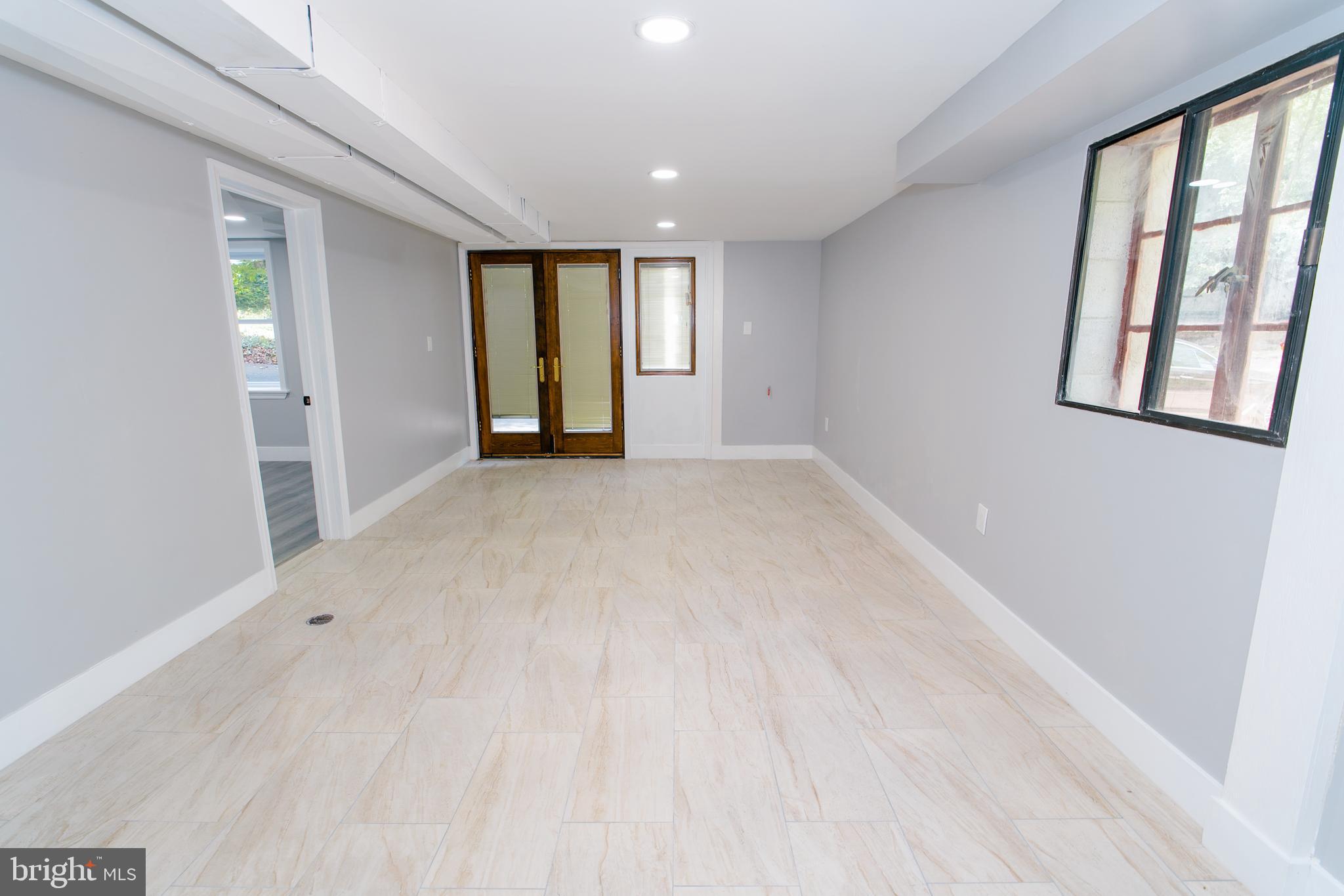 5 Foxwood Ln