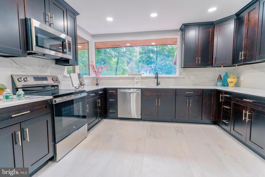 5 Foxwood Ln