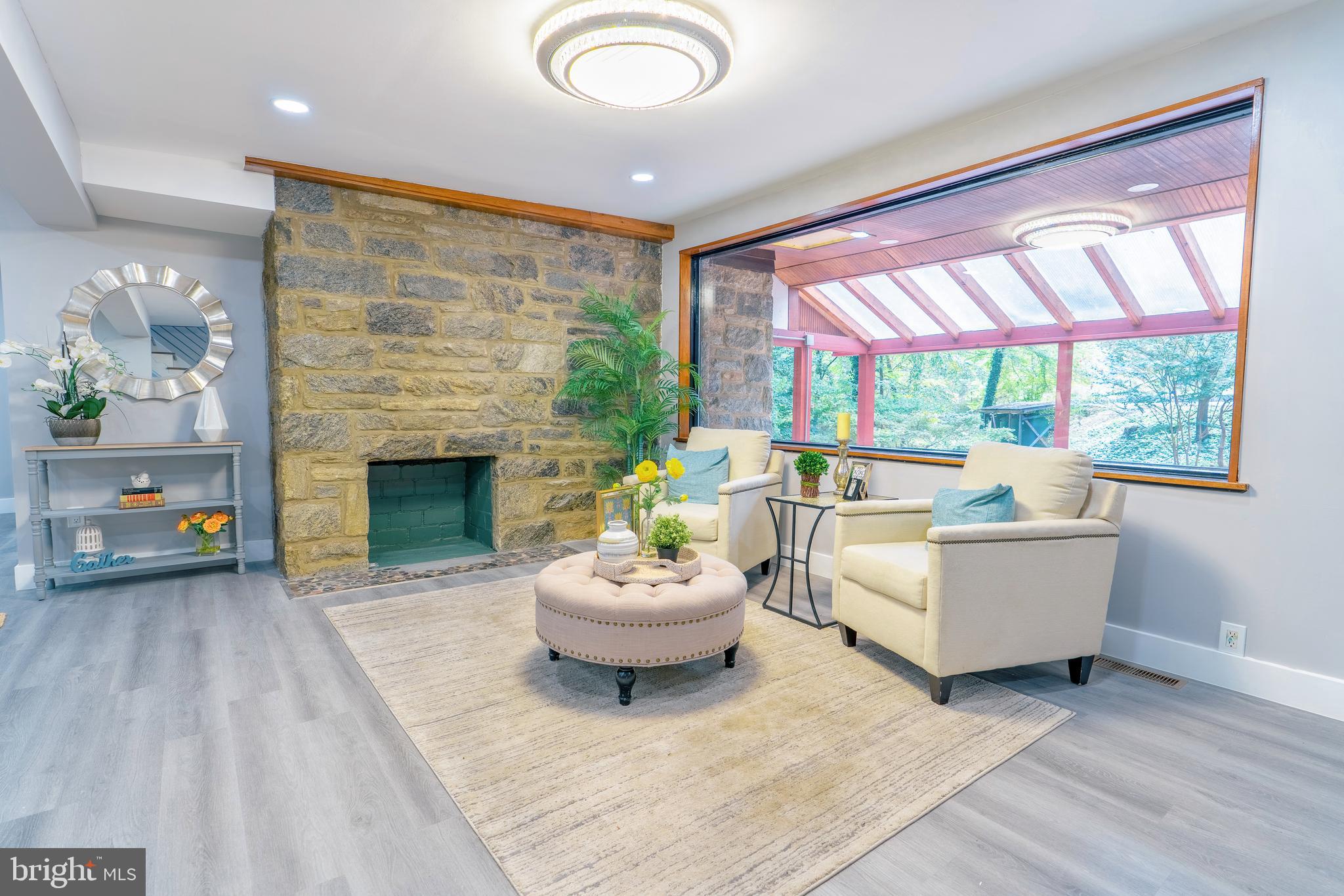 5 Foxwood Ln