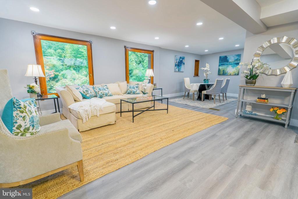 5 Foxwood Ln