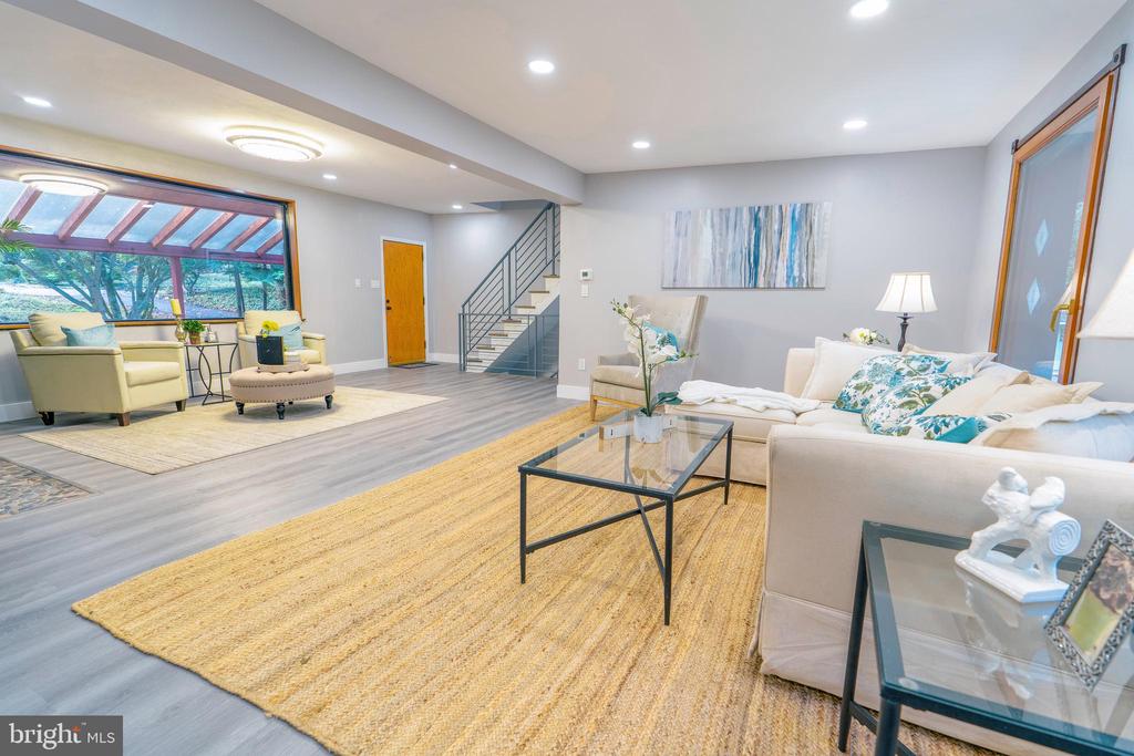 5 Foxwood Ln