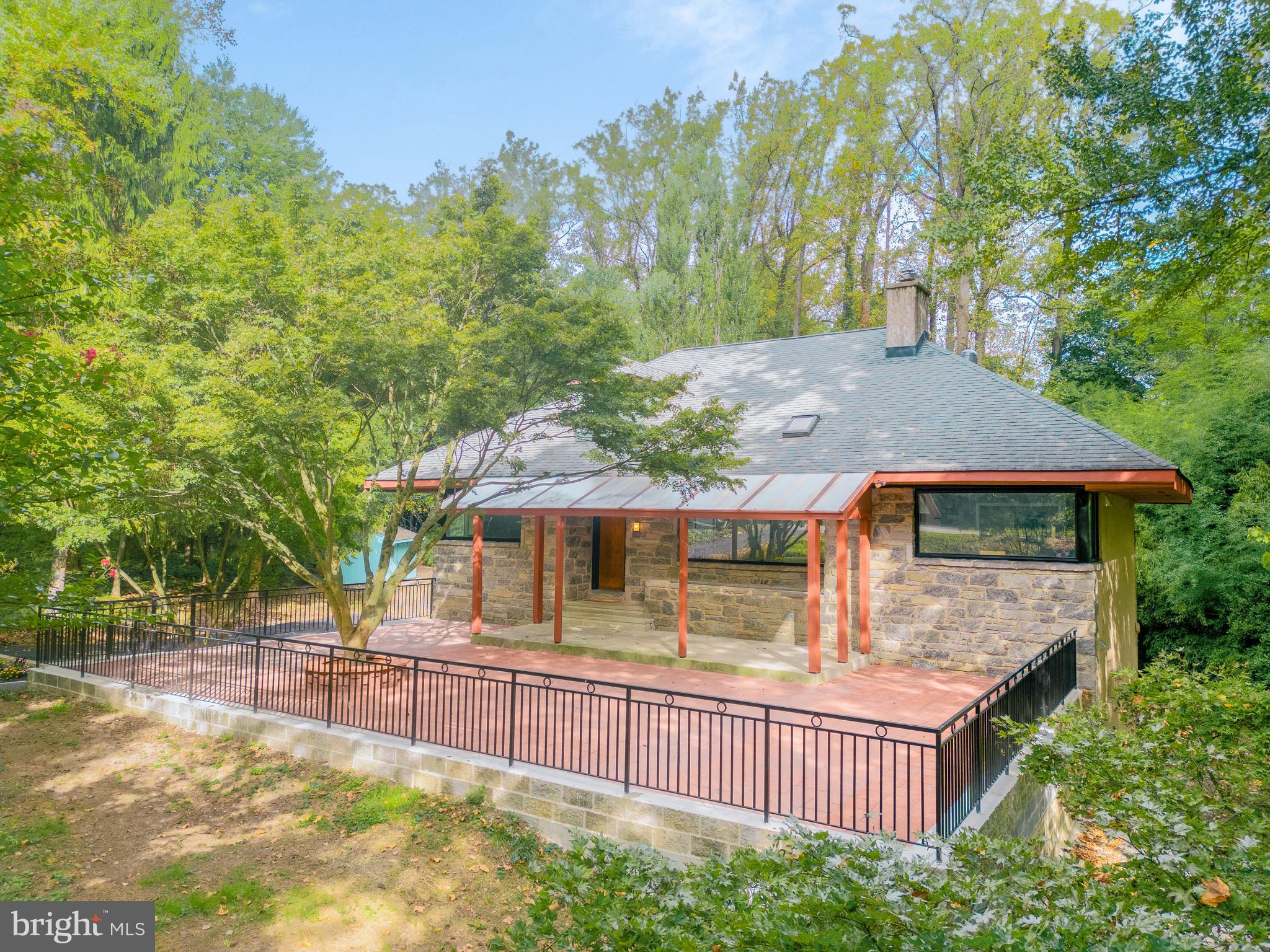 5 Foxwood Ln