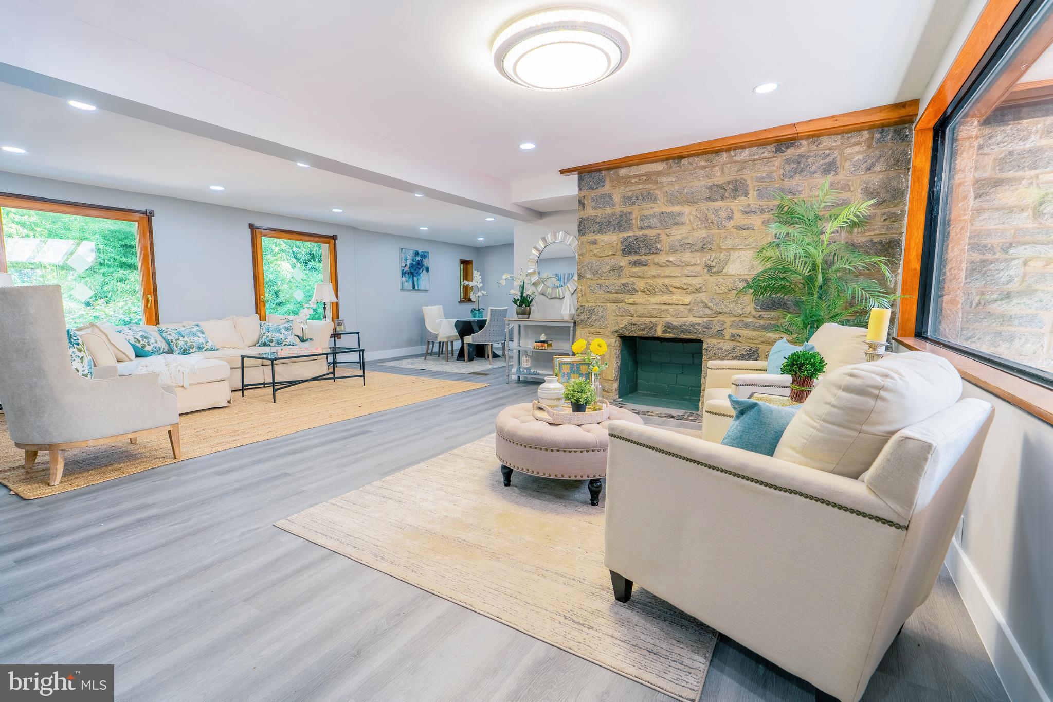 5 Foxwood Ln