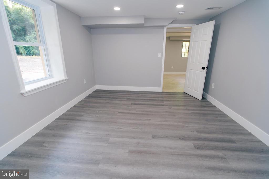 5 Foxwood Ln