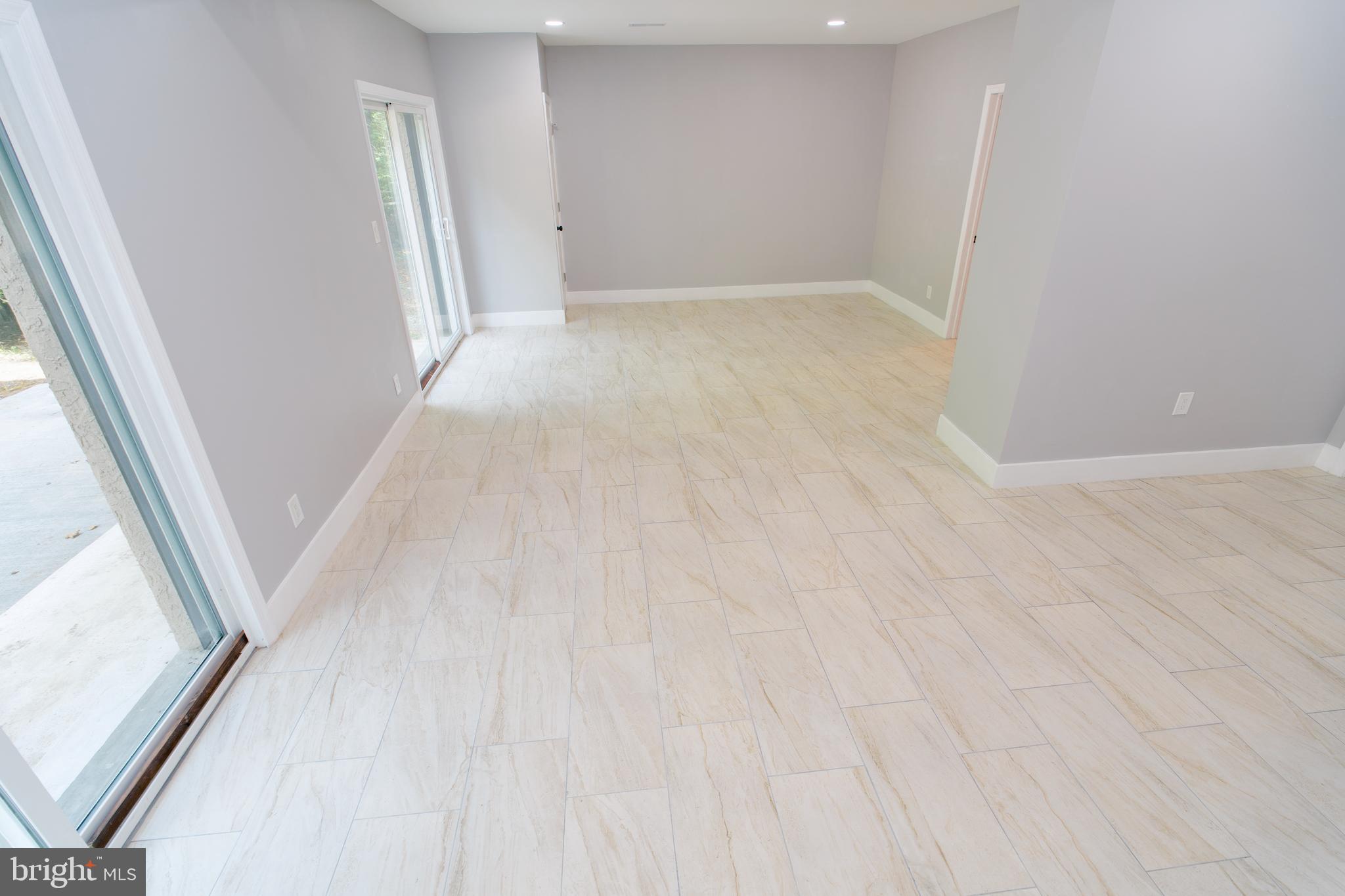 5 Foxwood Ln