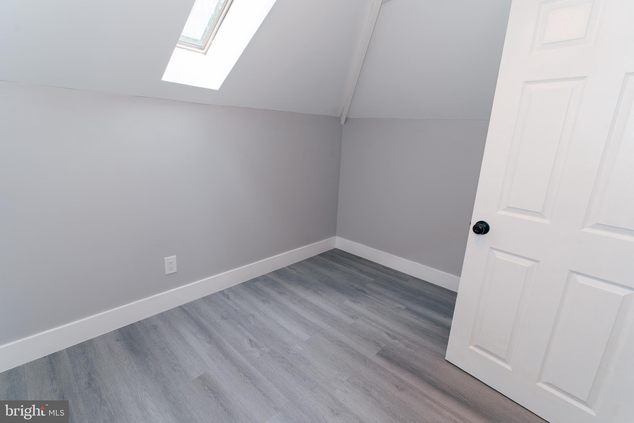 5 Foxwood Ln