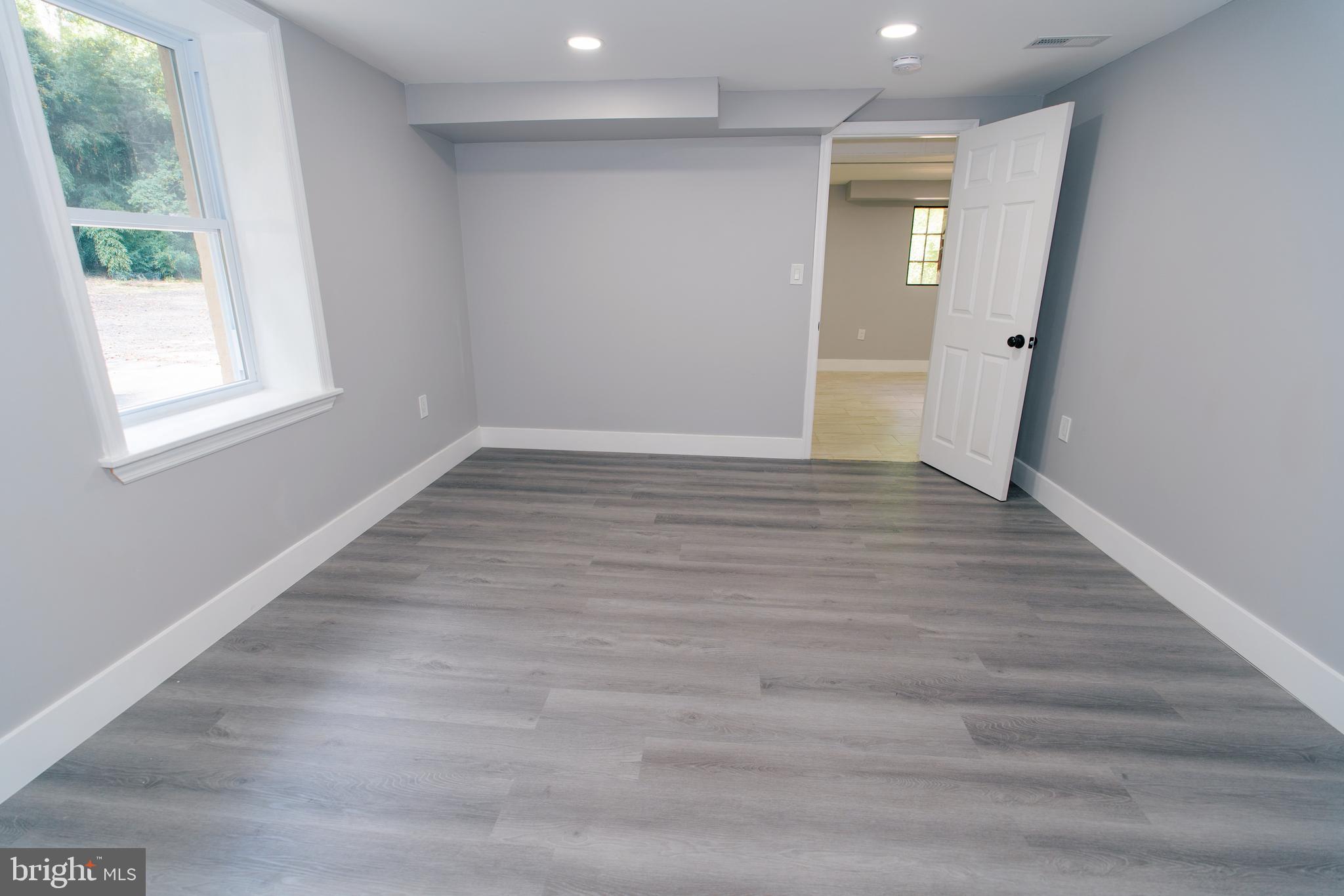 5 Foxwood Ln