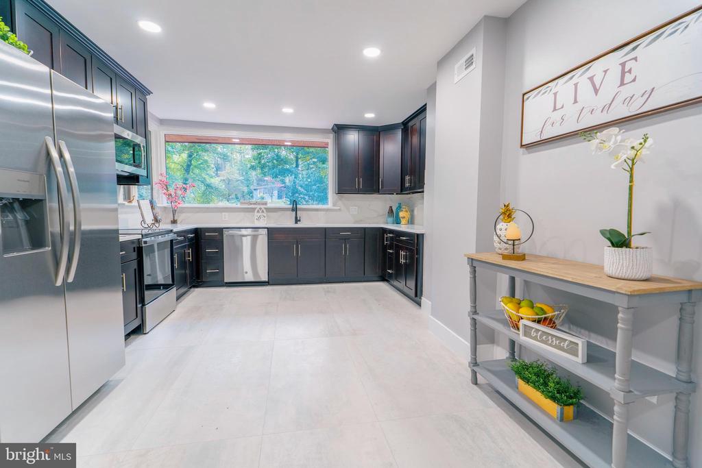 5 Foxwood Ln