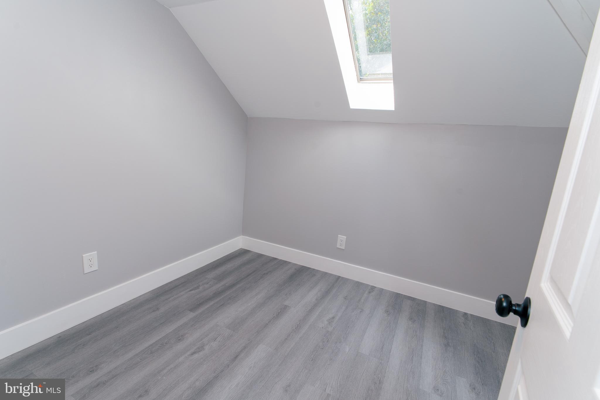 5 Foxwood Ln