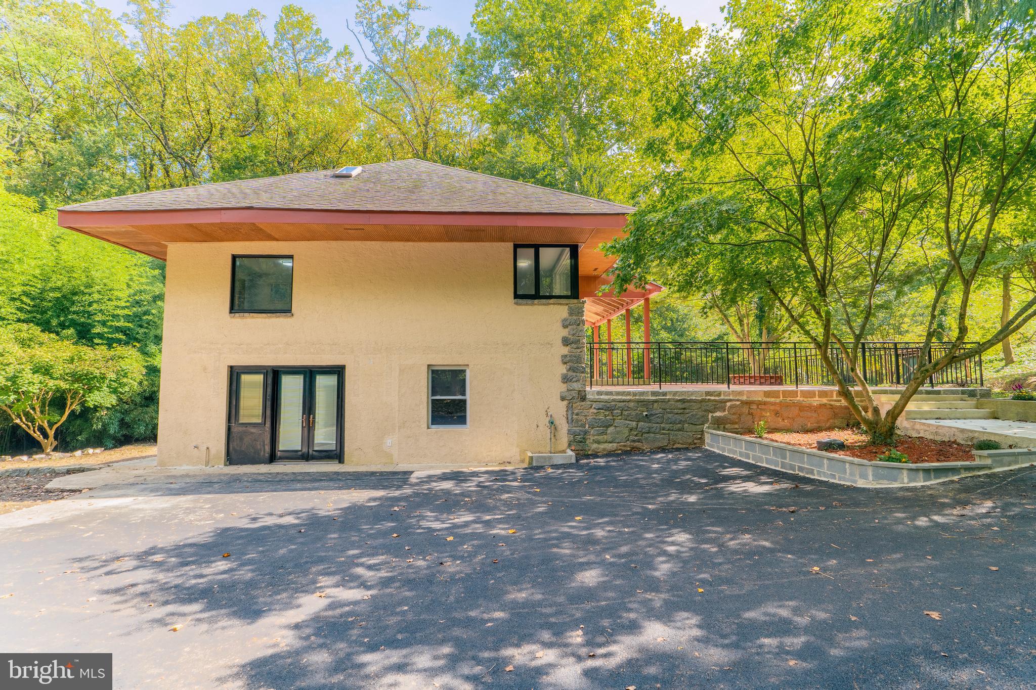 5 Foxwood Ln