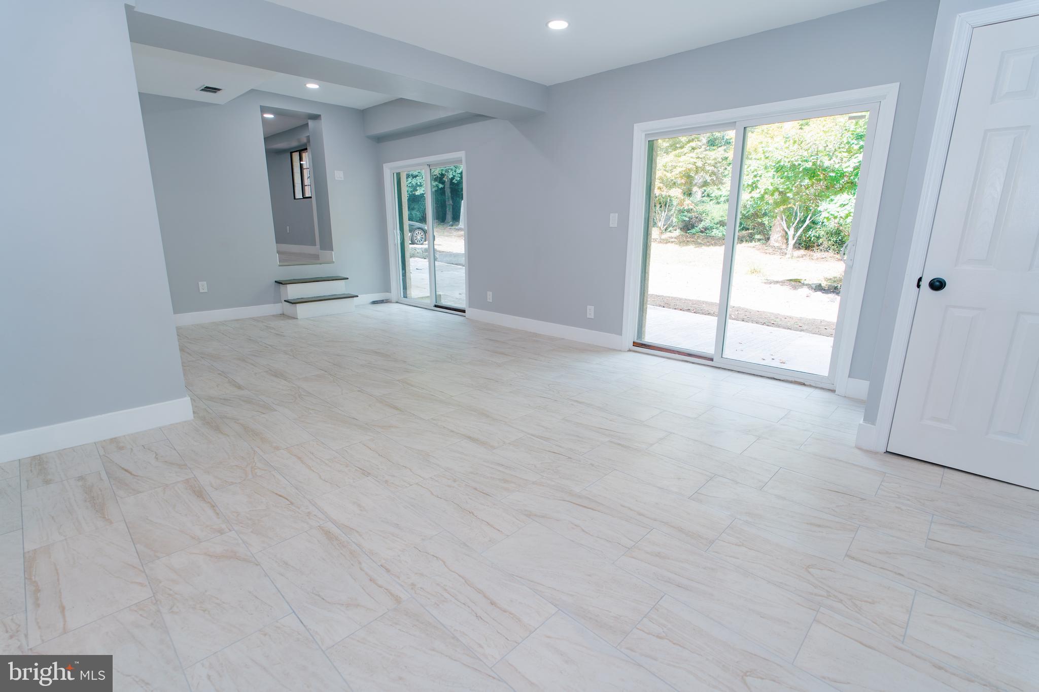 5 Foxwood Ln