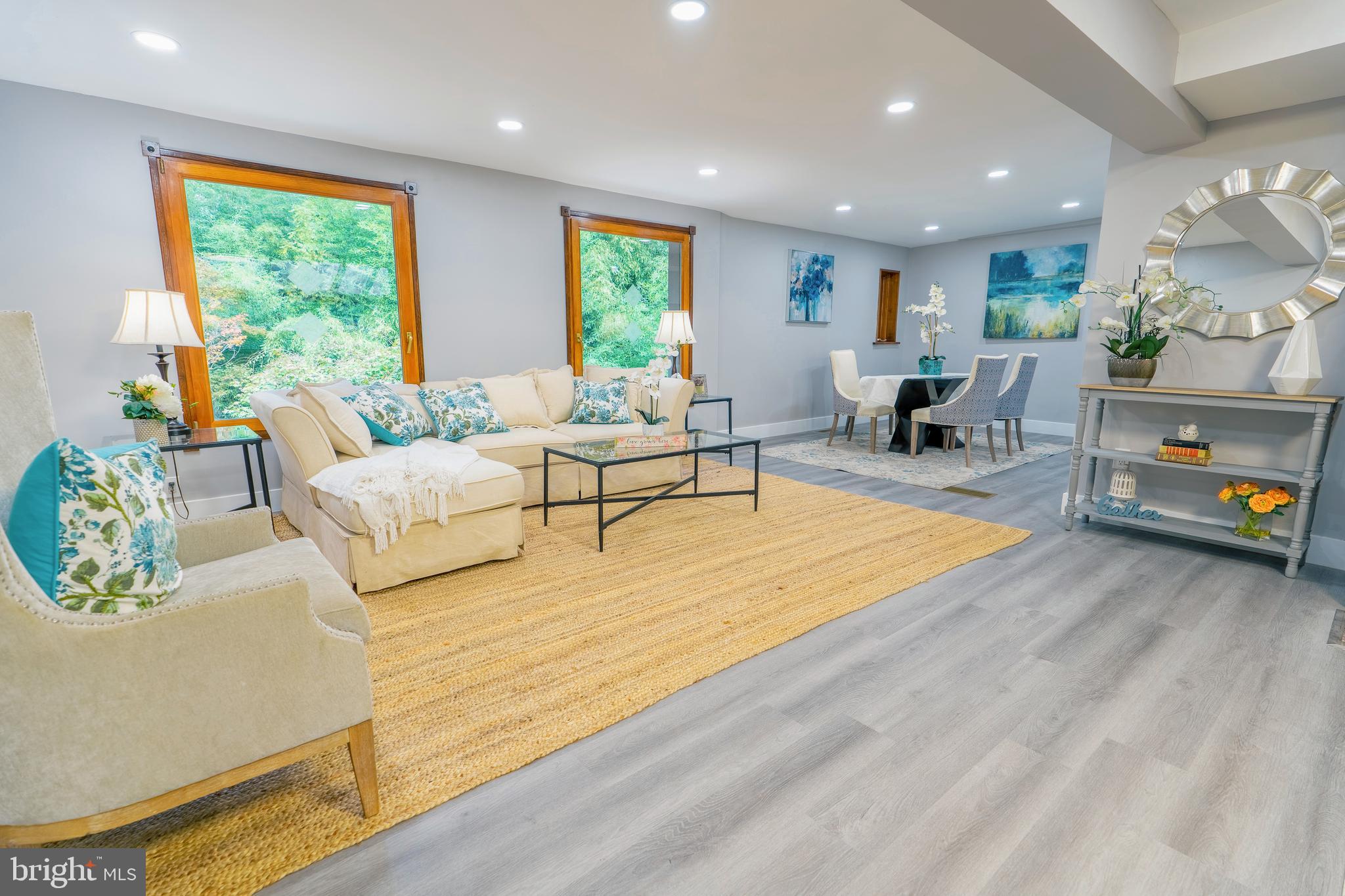 5 Foxwood Ln