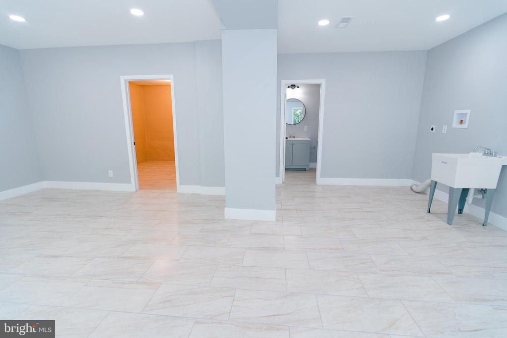 5 Foxwood Ln