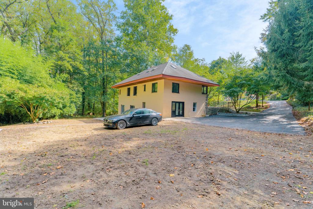 5 Foxwood Ln
