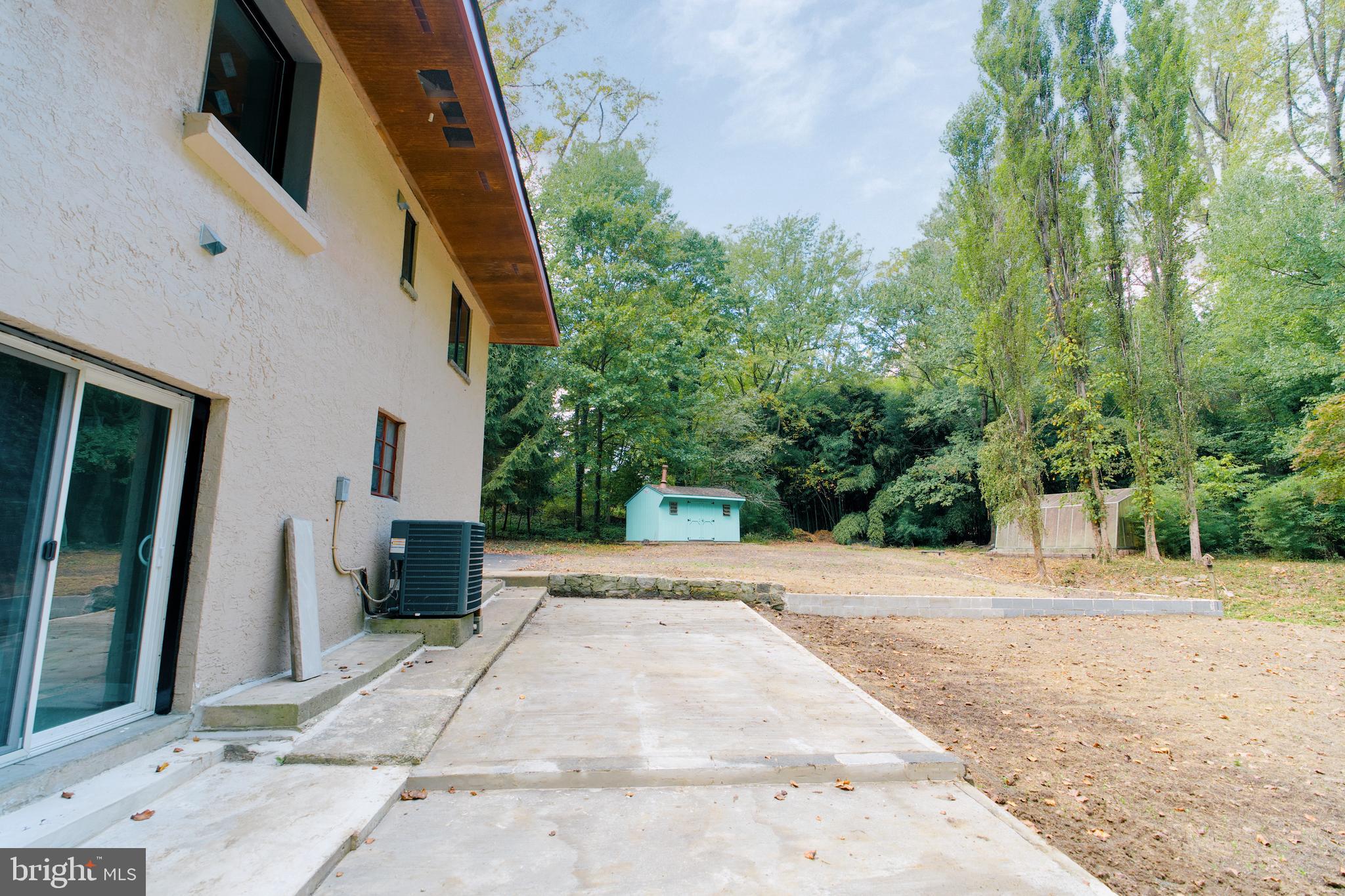 5 Foxwood Ln