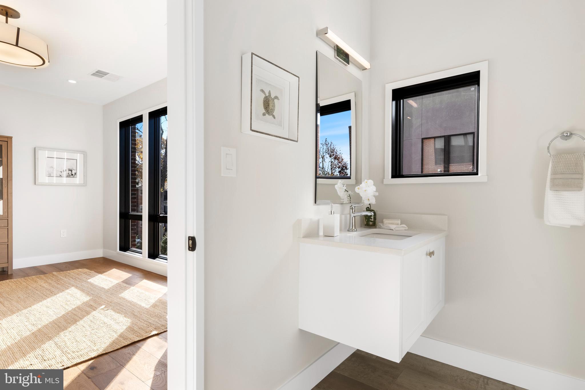 427 E Lancaster Ave #2201