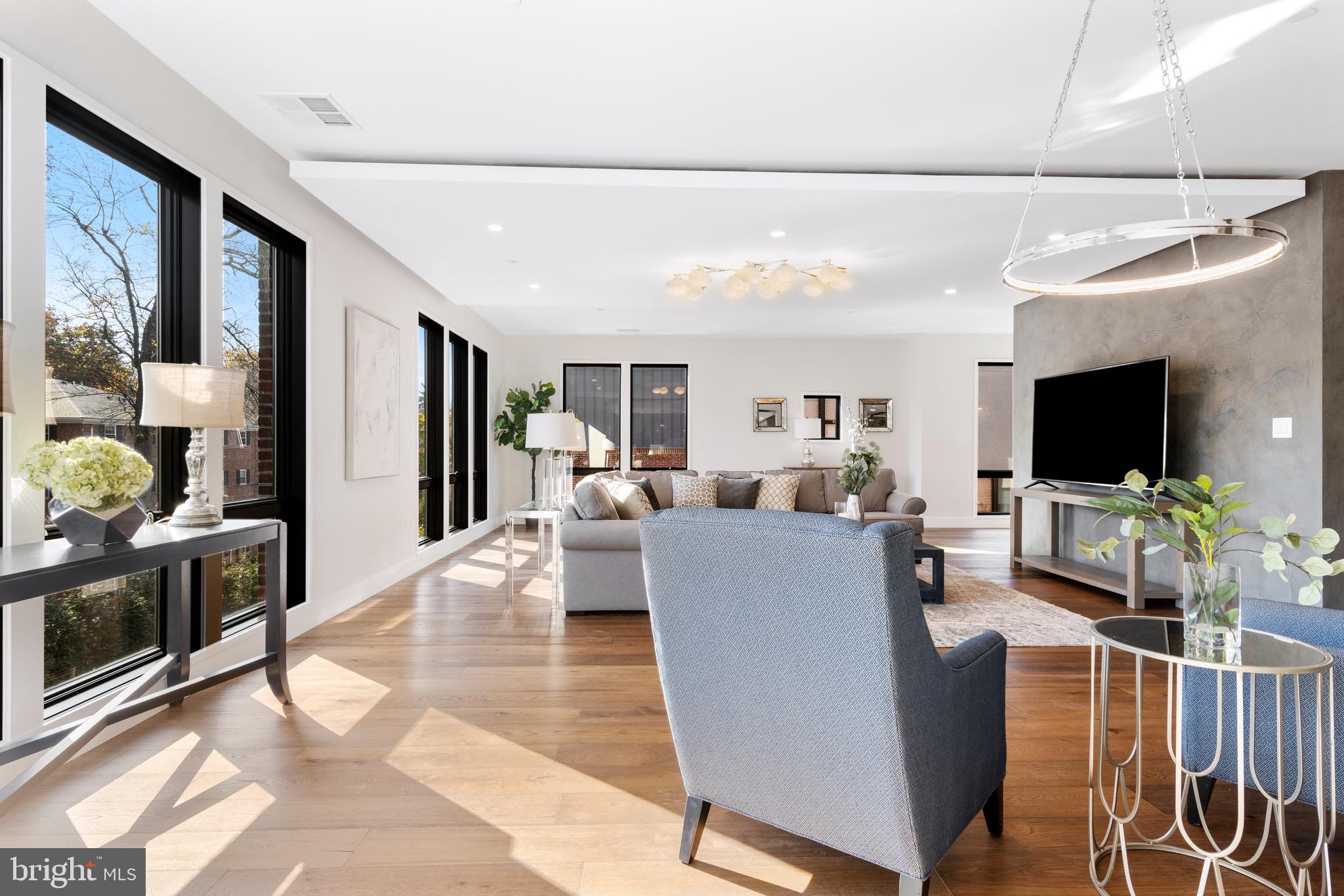 427 E Lancaster Ave #2201