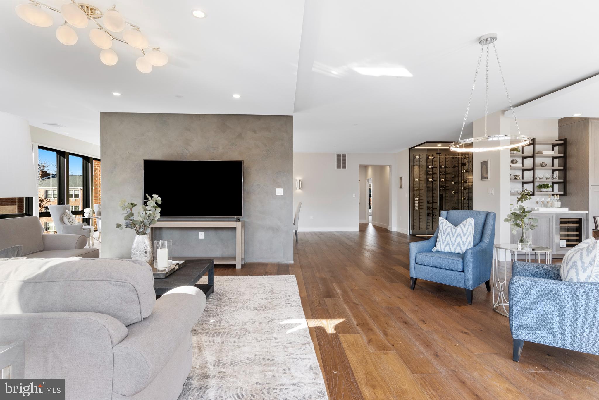 427 E Lancaster Ave #2201