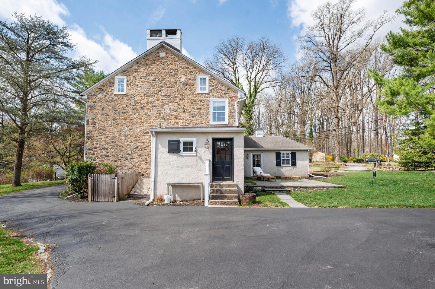 307 Earles Ln