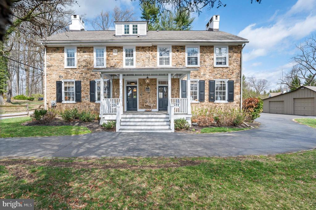307 Earles Ln
