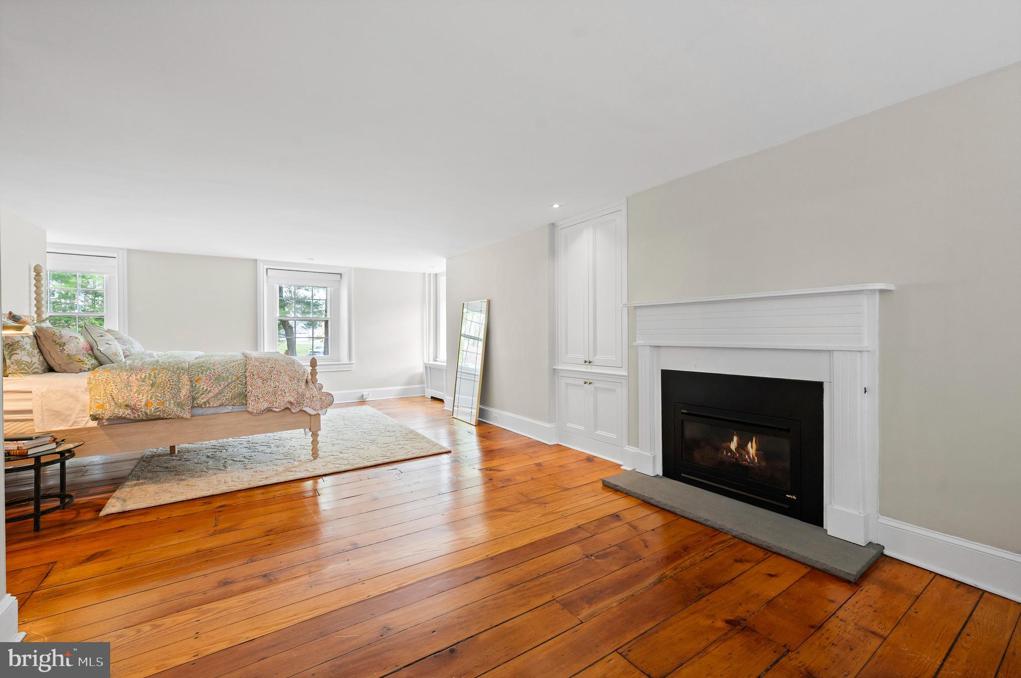 307 Earles Ln
