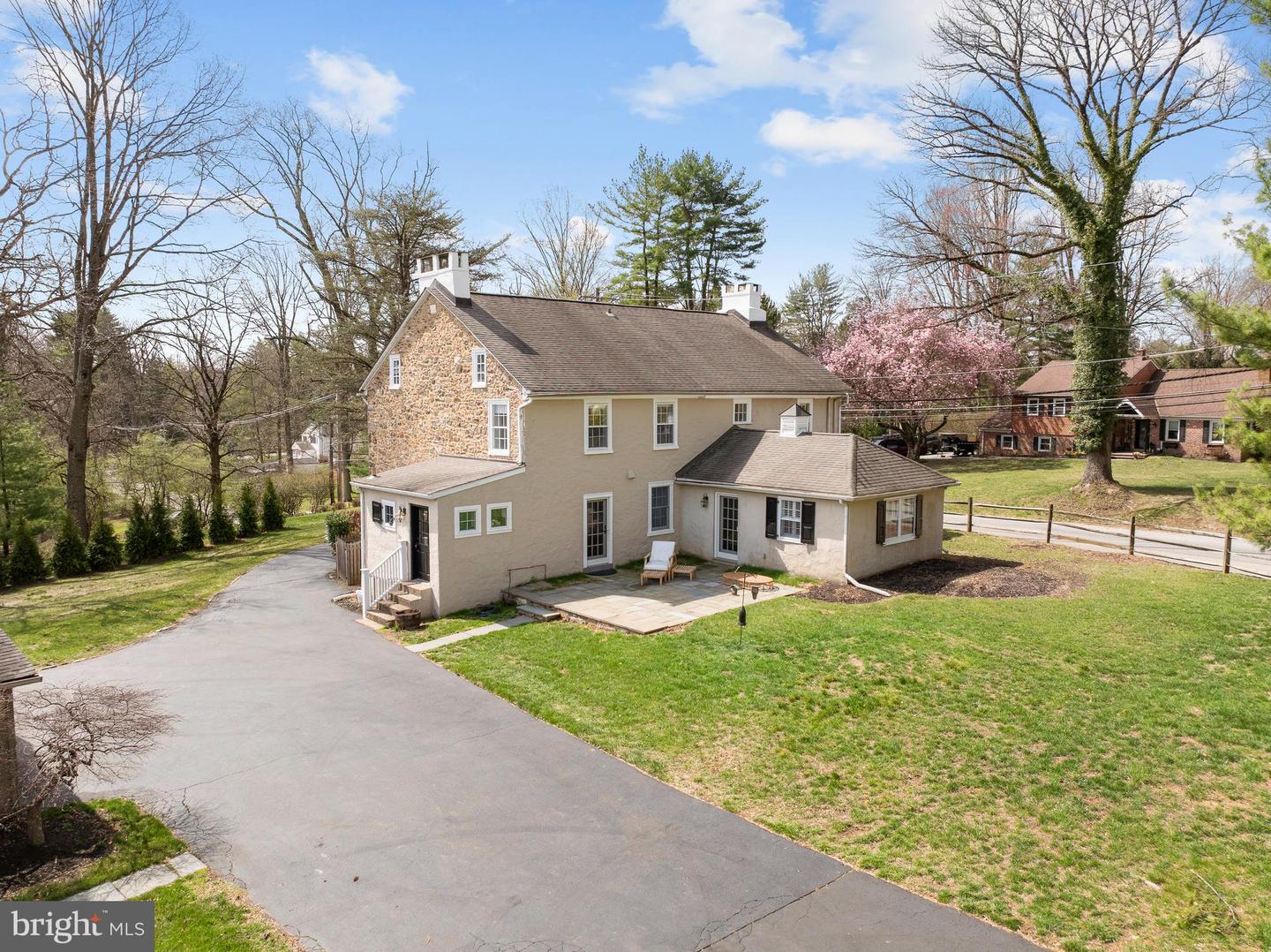 307 Earles Ln