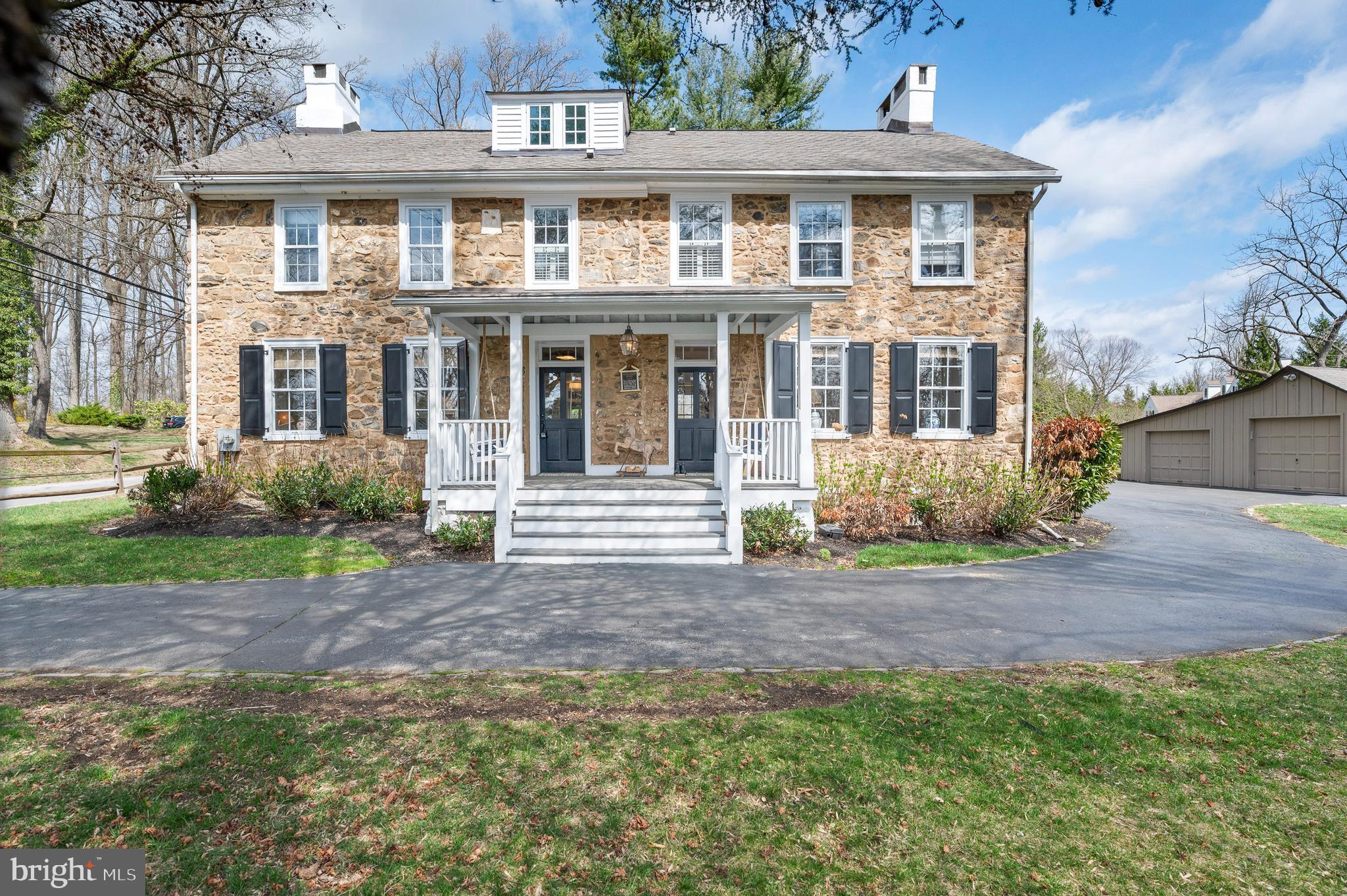 307 Earles Ln