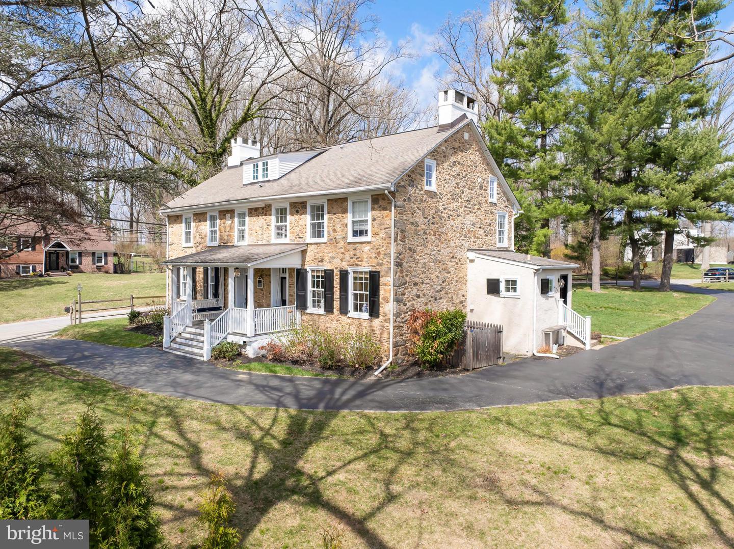 307 Earles Ln