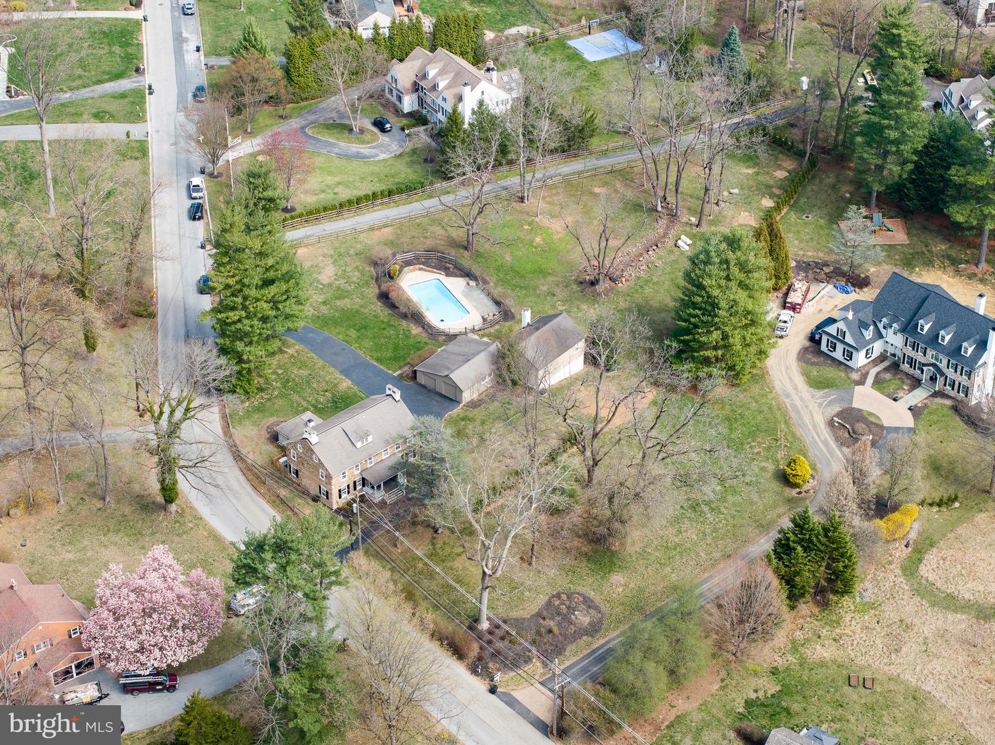 307 Earles Ln