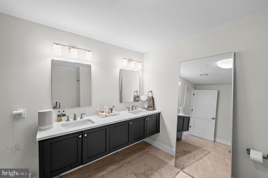 427 E Lancaster Ave #1101