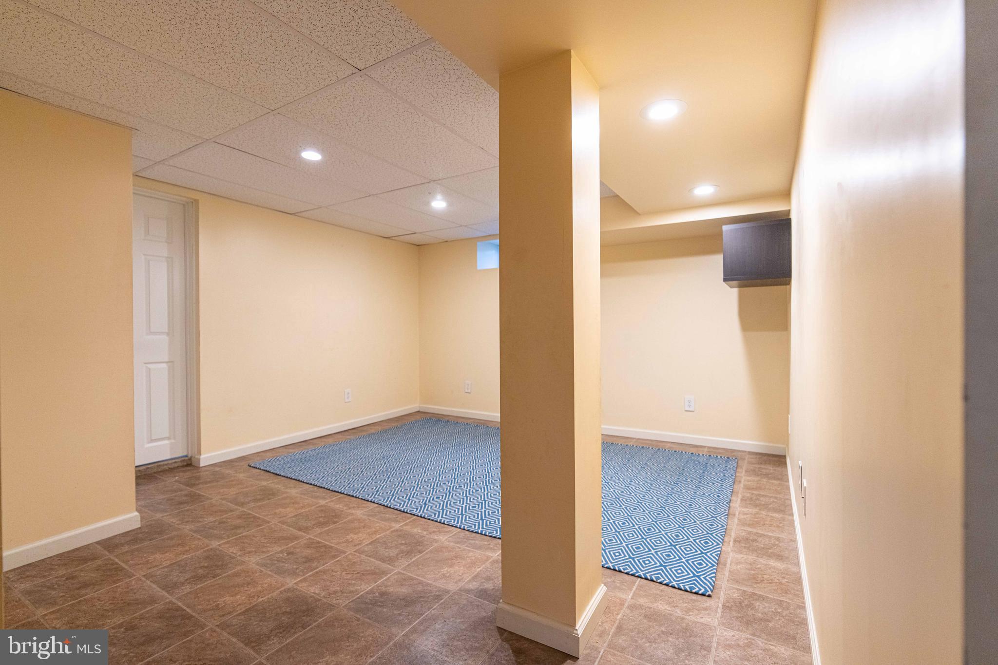 2114 E COUNTY LINE ROAD