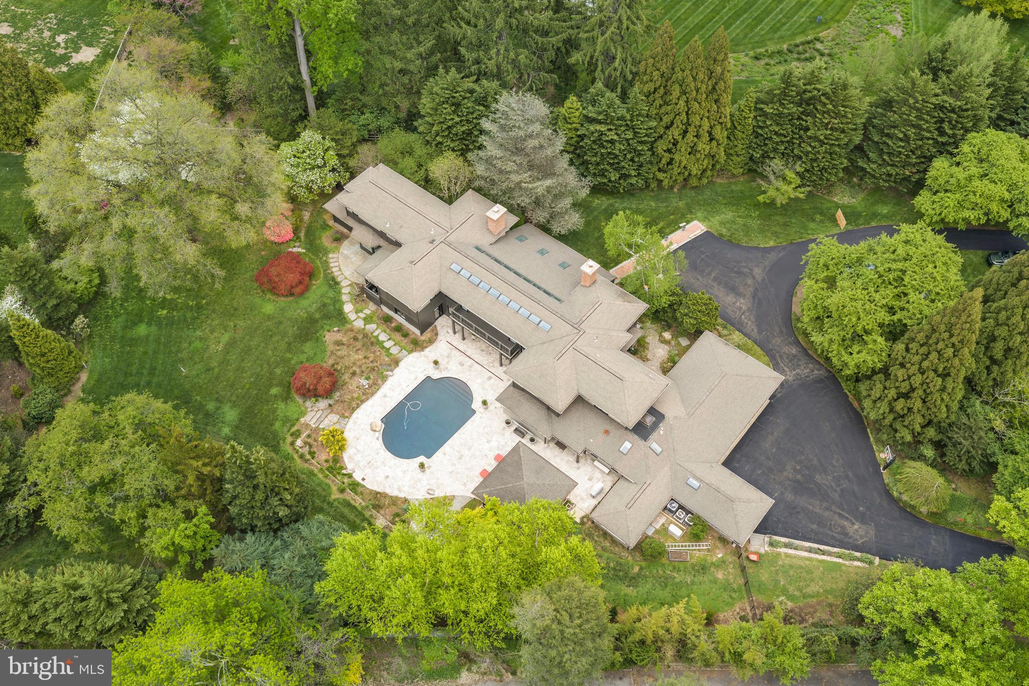 850 LESLEY ROAD